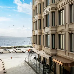 κάντε κράτηση εδώ